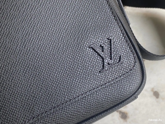 VUITTON DISTRICT LOUIS PM 0402